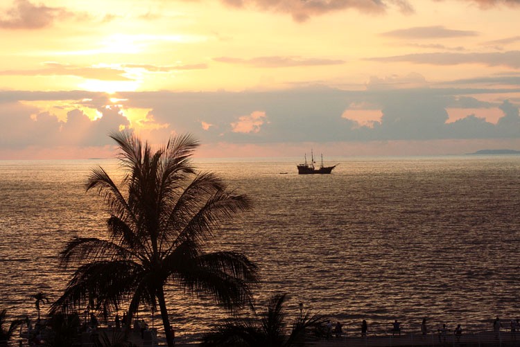 puerto vallarta sunset time in spring